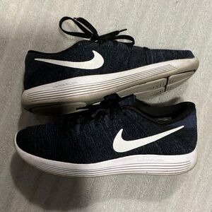 Nike Women’s LunarEpic Flyknit 2 - Navy and White